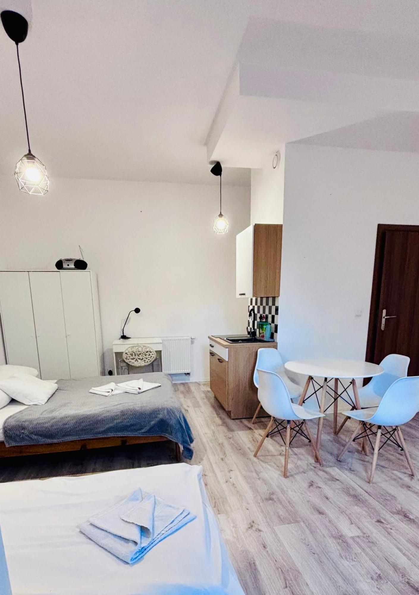 Gosciniec I Restauracja Salton Homestay